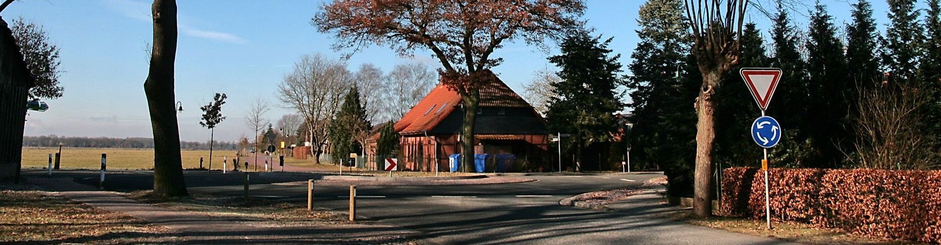 Kreisel an Dorfstraße in Buchholz Kreisel an Dorfstraße in Buchholz